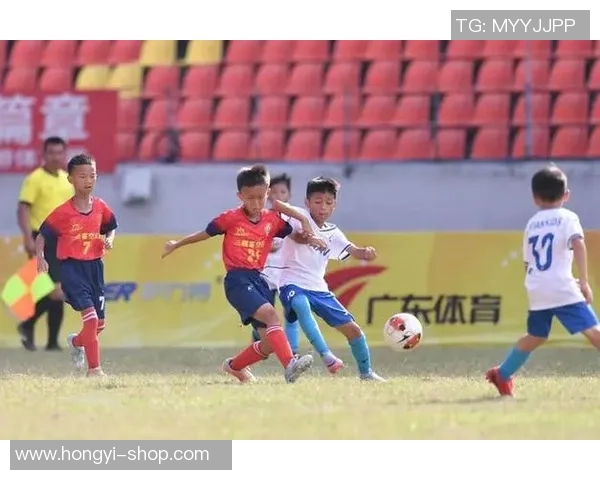 足球明星齐聚一堂共庆球王传奇瞬间的珍贵纪念图片展 足球明星齐聚一堂共庆球王传奇瞬间的珍贵纪念图片展